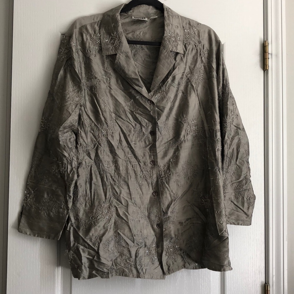Chicos Design 100% silk floral embroidery beaded button down blouse size 3 (XL)